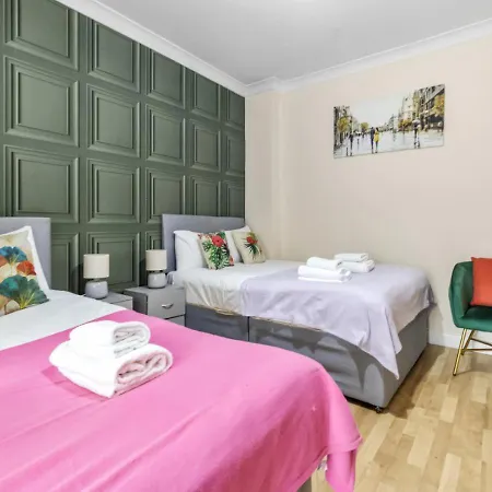 The Roundway Styles & Cosy Private Rooms In London